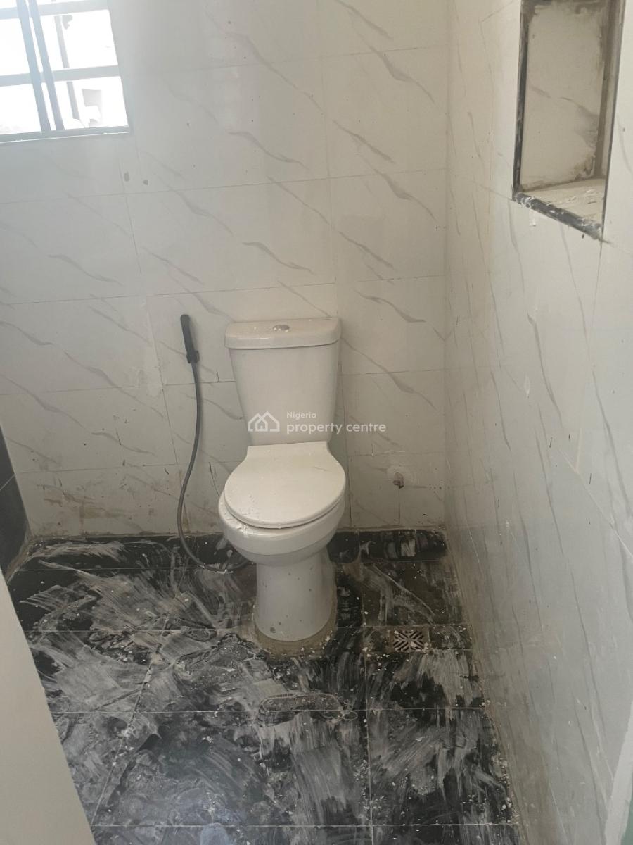 2 Bedroom Flat, Morocco Road, Yaba, Lagos, Flat / Apartment for Rent