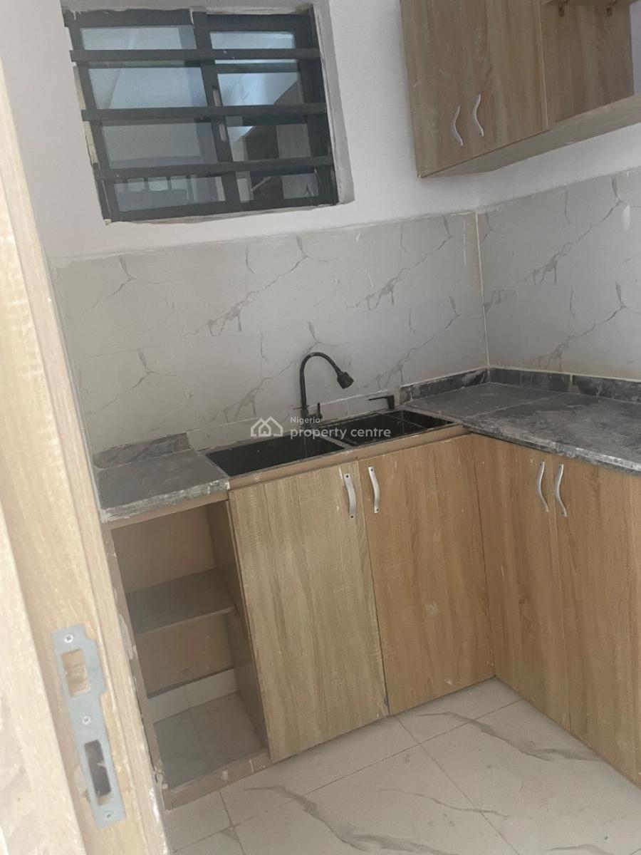 2 Bedroom Flat, Morocco Road, Yaba, Lagos, Flat / Apartment for Rent