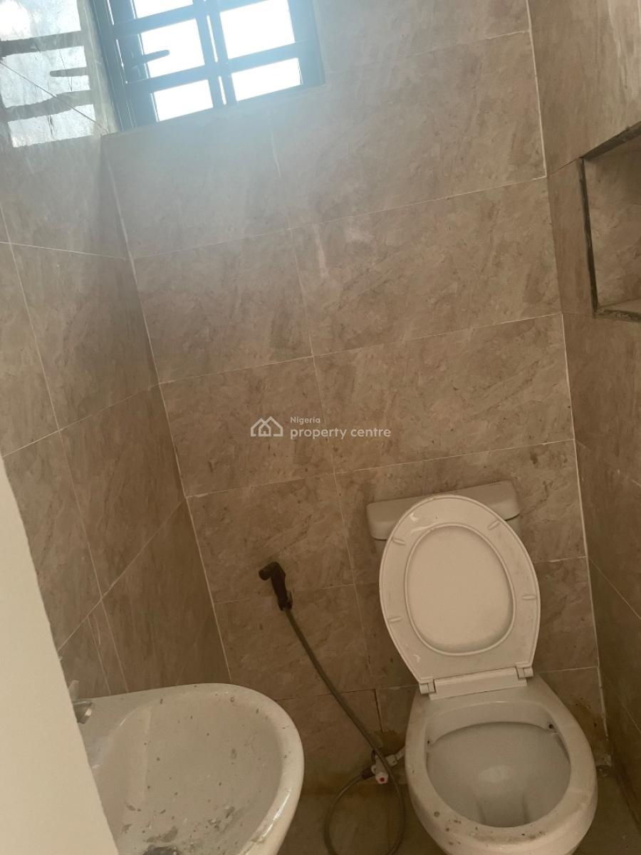 2 Bedroom Flat, Morocco Road, Yaba, Lagos, Flat / Apartment for Rent