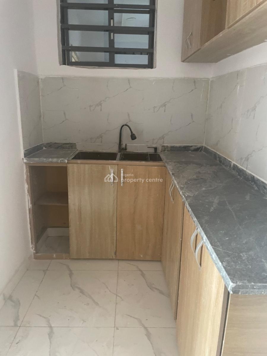 2 Bedroom Flat, Morocco Road, Yaba, Lagos, Flat / Apartment for Rent