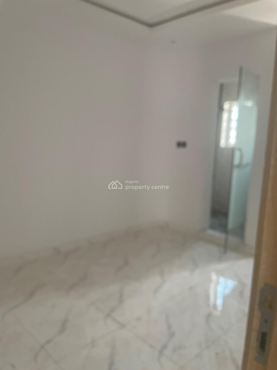 2 Bedroom Flat, Morocco Road, Yaba, Lagos, Flat / Apartment for Rent