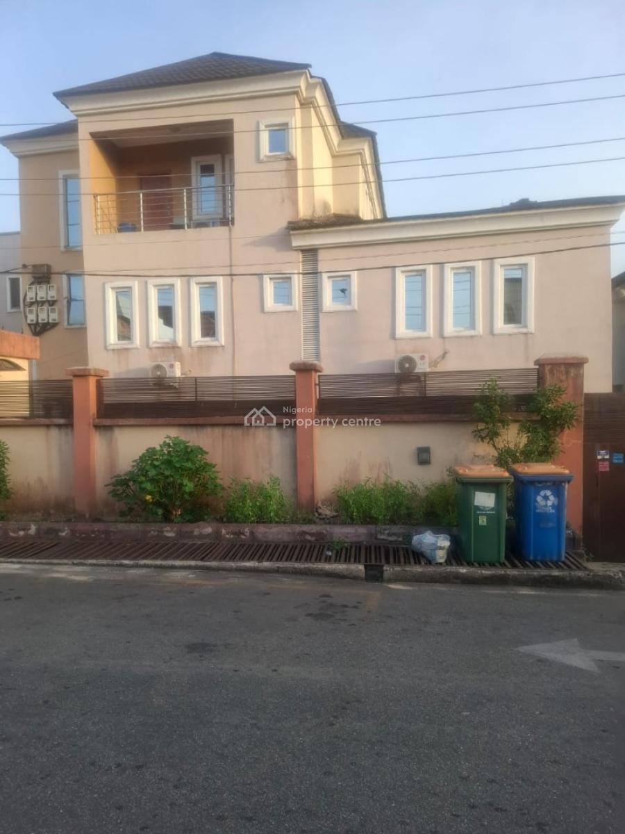 Spacious 3 Bedroom Flat with All Rooms Ensuilt and Quest Toilet  Avail, Gra Phase 2, Magodo, Lagos, Flat / Apartment for Rent