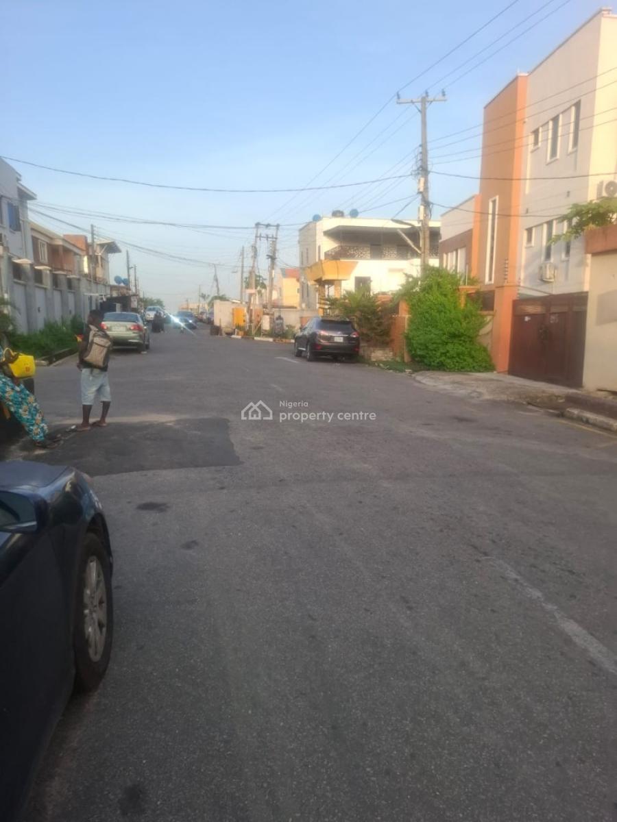 Spacious 3 Bedroom Flat with All Rooms Ensuilt and Quest Toilet  Avail, Gra Phase 2, Magodo, Lagos, Flat / Apartment for Rent