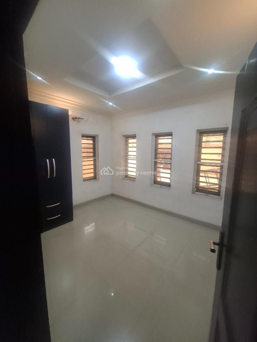 Spacious 3 Bedrooms Flat with All Rooms Ensuite and Guest Toilet, Gra Phase 2, Magodo, Lagos, Flat / Apartment for Rent