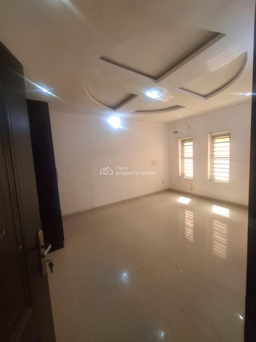 Spacious 3 Bedrooms Flat with All Rooms Ensuite and Guest Toilet, Gra Phase 2, Magodo, Lagos, Flat / Apartment for Rent