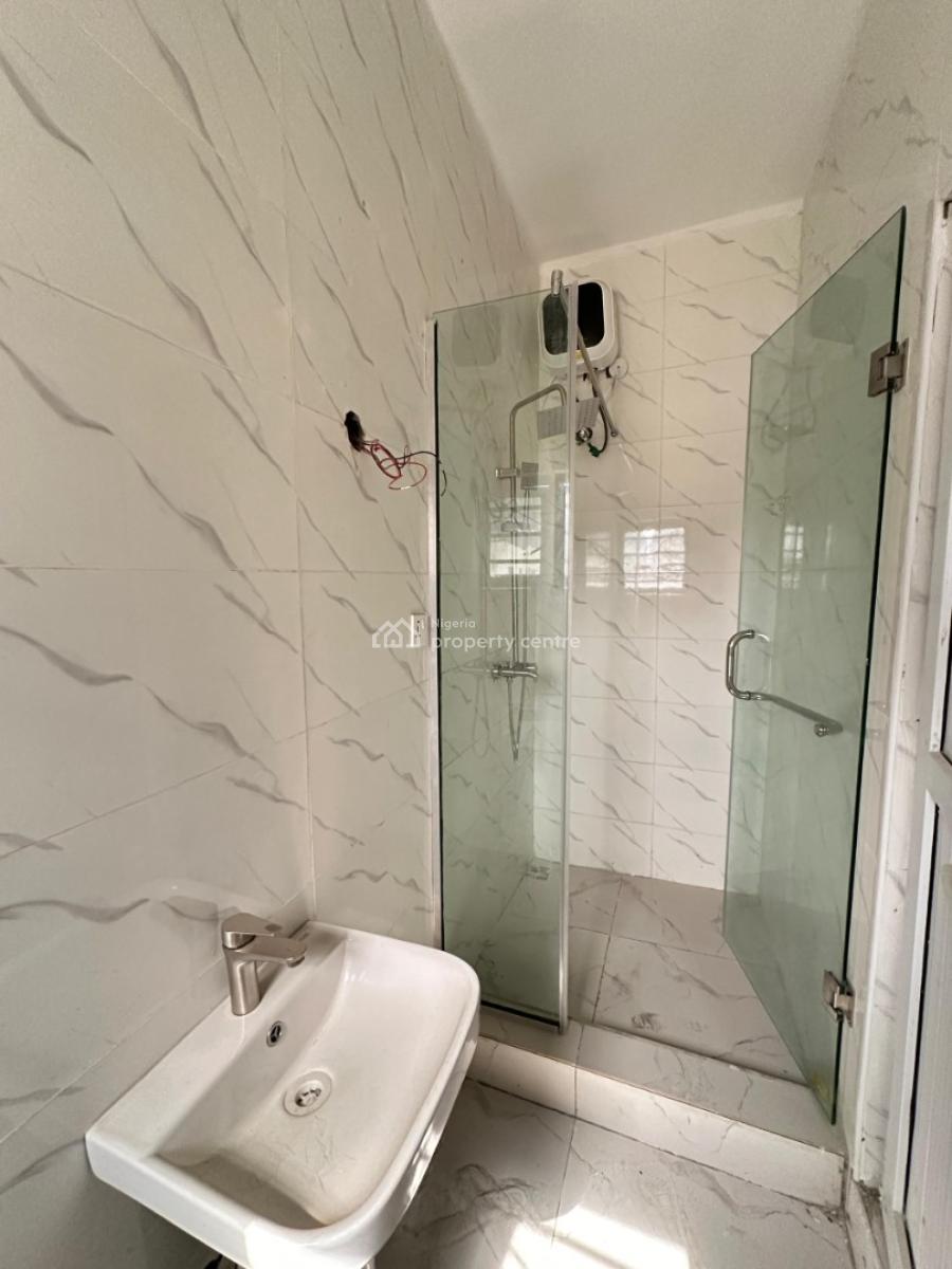 Luxury Spacious 3 Bedroom Apartment, Mobile Road, Ilaje, Ajah, Lagos, Flat / Apartment for Sale