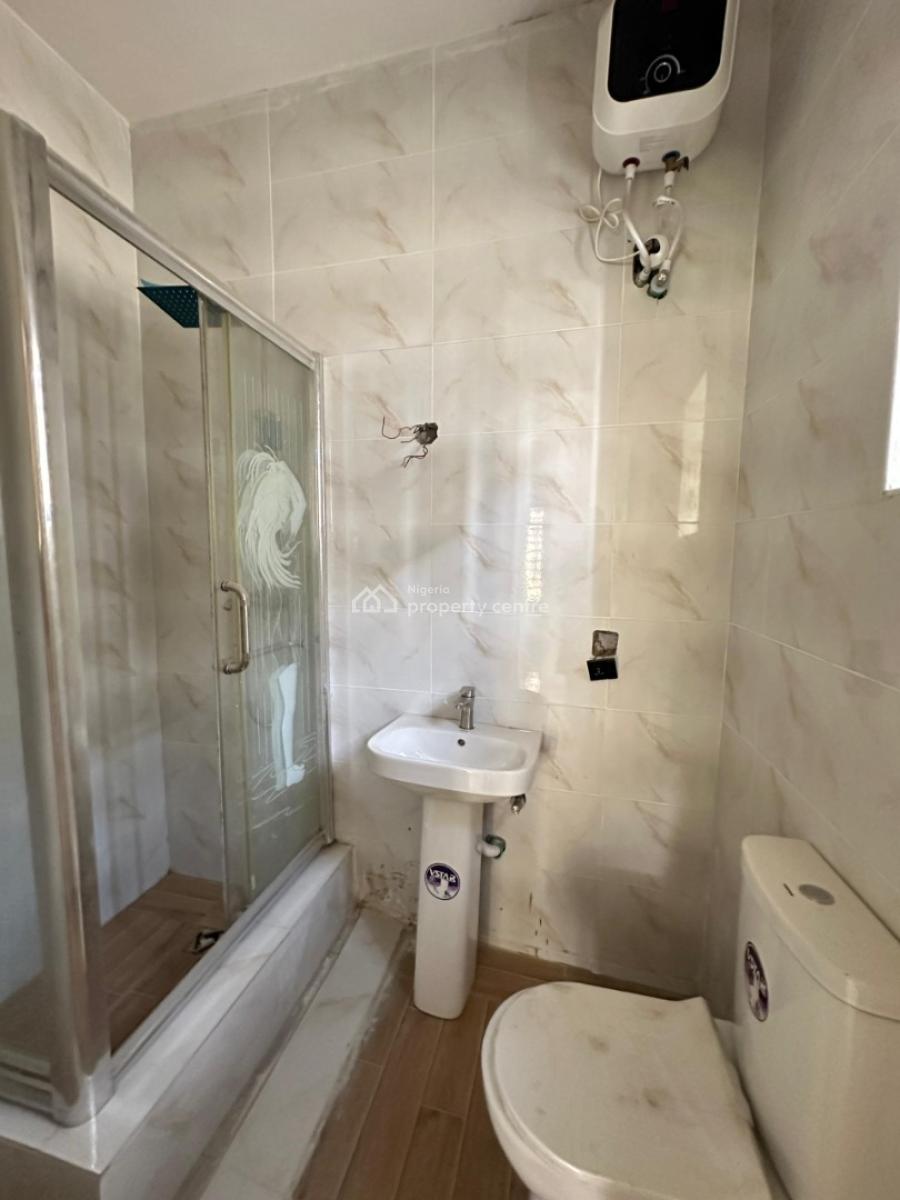 Luxury Spacious 2 Bedroom Apartment, Mobile Road, Ilaje, Ajah, Lagos, Flat / Apartment for Sale