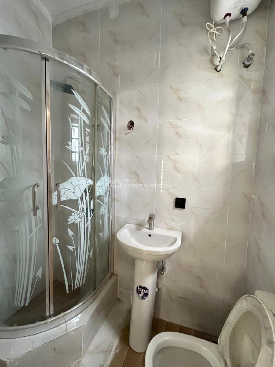 Luxury Spacious 2 Bedroom Apartment, Mobile Road, Ilaje, Ajah, Lagos, Flat / Apartment for Sale