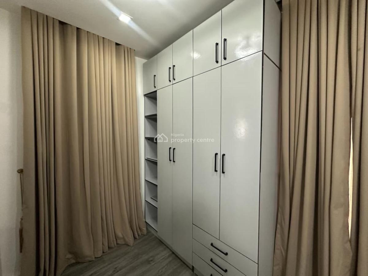 2 Bedroom Apartment 4th Floor, Lekki Phase 1, Lekki, Lagos, Flat / Apartment for Rent