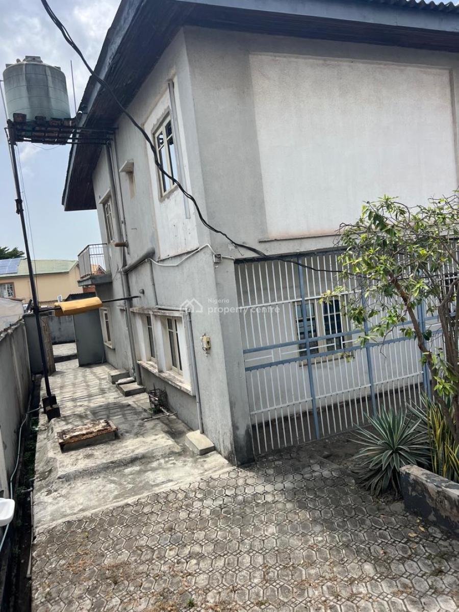 Description Well Maintained Old/ Slash 4bedroom Semi Detached Duplex, Adeniyi Jones, Ikeja, Lagos, Semi-detached Duplex for Sale