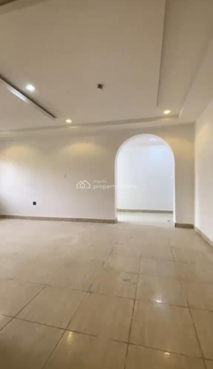 Clean 3bedroom Flat. Pay& Packin 2nd Floor,  Fully Tarred Rd, By Gtb(tarred Rd), Jabi, Abuja, Flat / Apartment for Rent