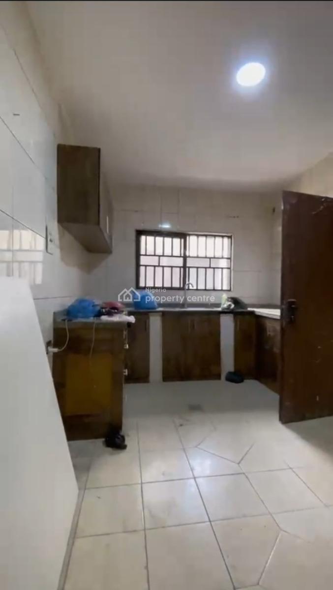 Clean 3bedroom Flat. Pay& Packin 2nd Floor,  Fully Tarred Rd, By Gtb(tarred Rd), Jabi, Abuja, Flat / Apartment for Rent