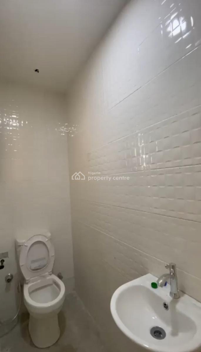 Clean 3bedroom Flat. Pay& Packin 2nd Floor,  Fully Tarred Rd, By Gtb(tarred Rd), Jabi, Abuja, Flat / Apartment for Rent