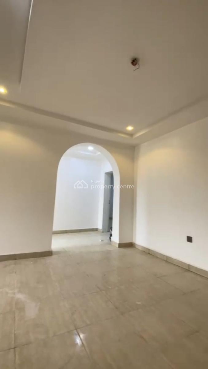 Clean 3bedroom Flat. Pay& Packin 2nd Floor,  Fully Tarred Rd, By Gtb(tarred Rd), Jabi, Abuja, Flat / Apartment for Rent