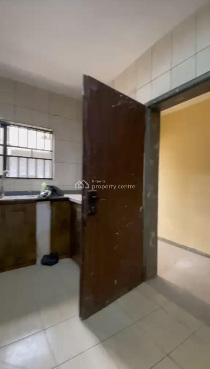 Clean 3bedroom Flat. Pay& Packin 2nd Floor,  Fully Tarred Rd, By Gtb(tarred Rd), Jabi, Abuja, Flat / Apartment for Rent