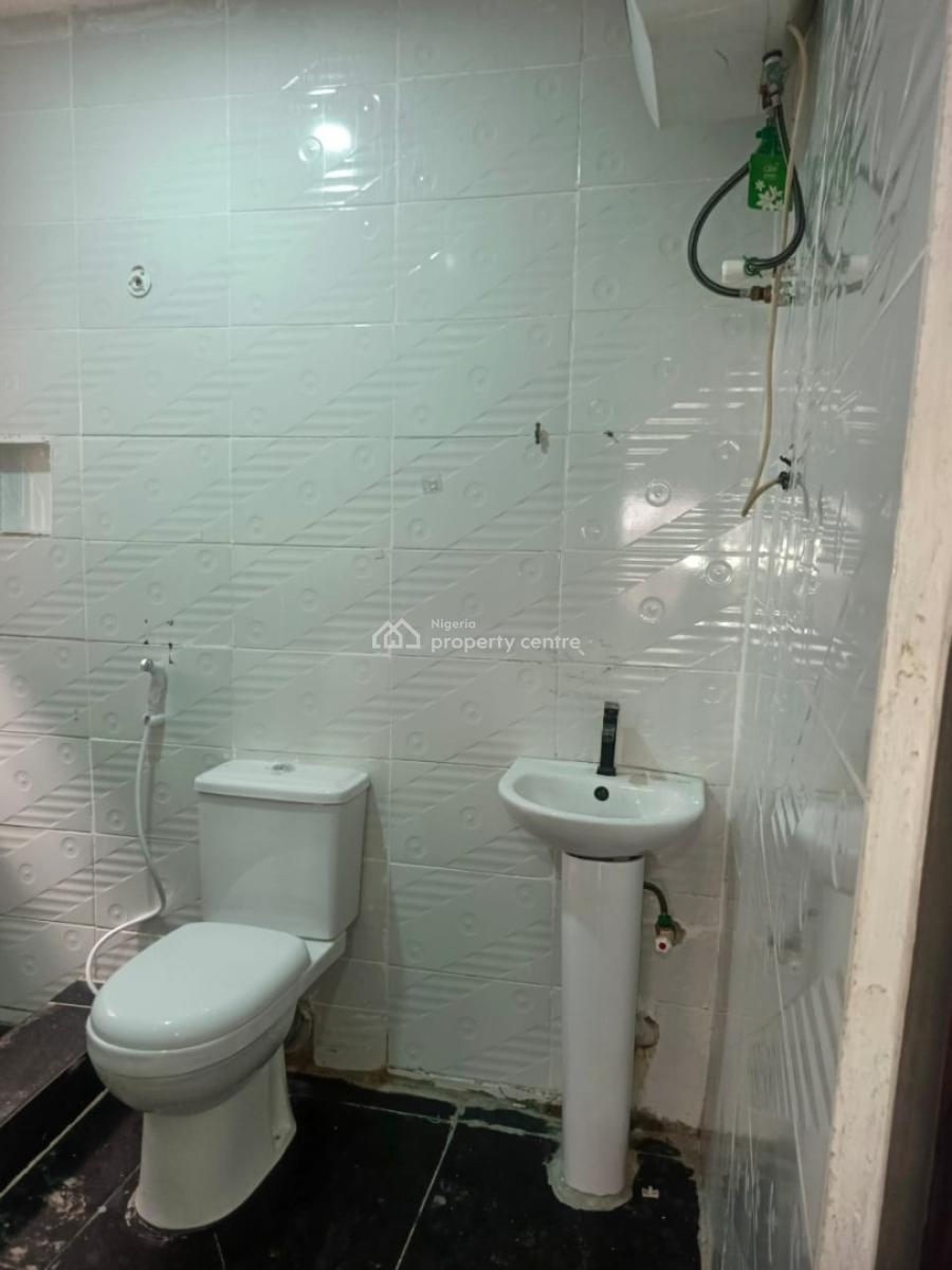 Spacious 3 Bedroom Flat, Lekki, Lagos, Flat / Apartment for Rent