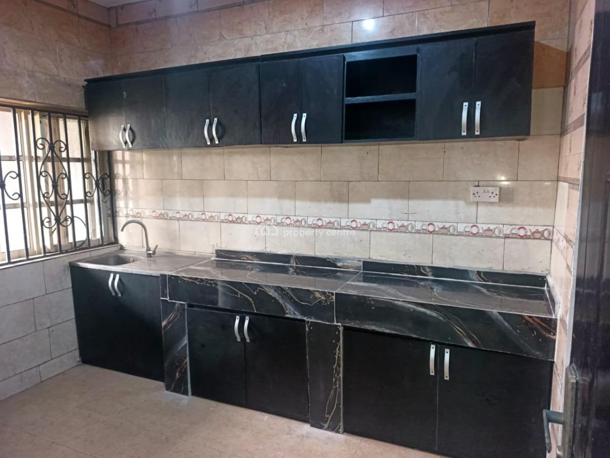 Spacious 3 Bedroom Flat, Lekki, Lagos, Flat / Apartment for Rent