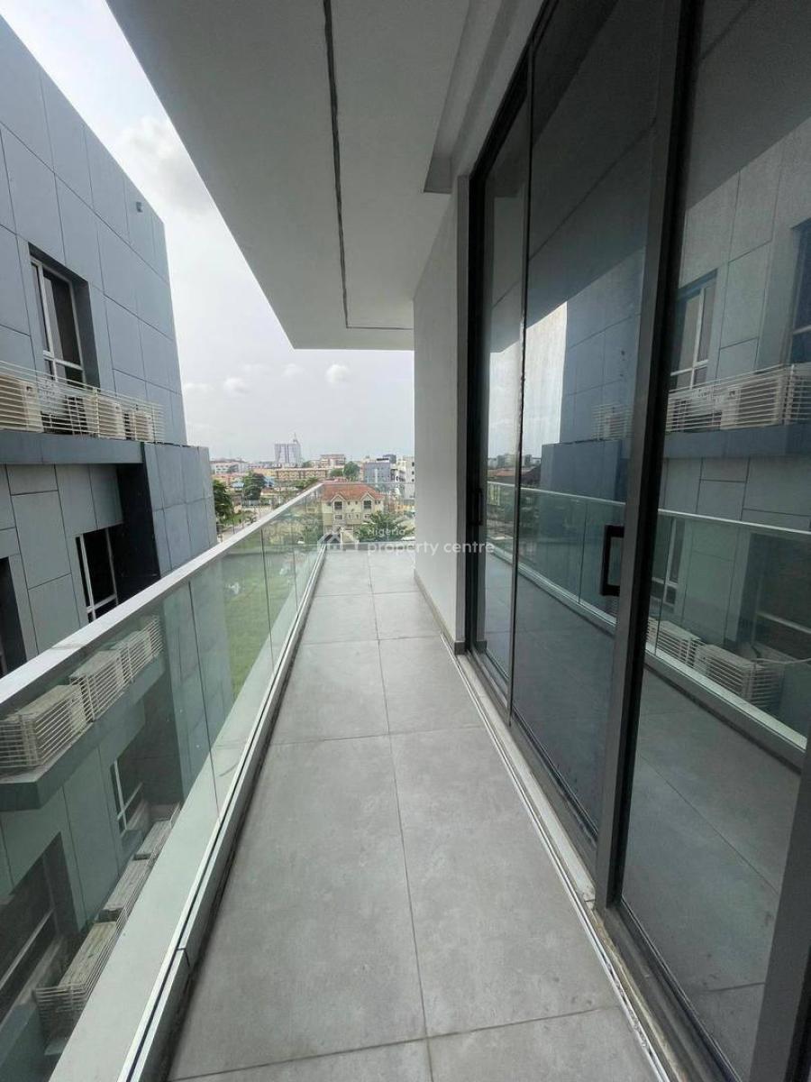Luxury and Spacious 2 Bedroom Maisonette with 2 Balconies+ Pool +gym, Lekki Phase 1, Lekki, Lagos, Flat / Apartment Short Let