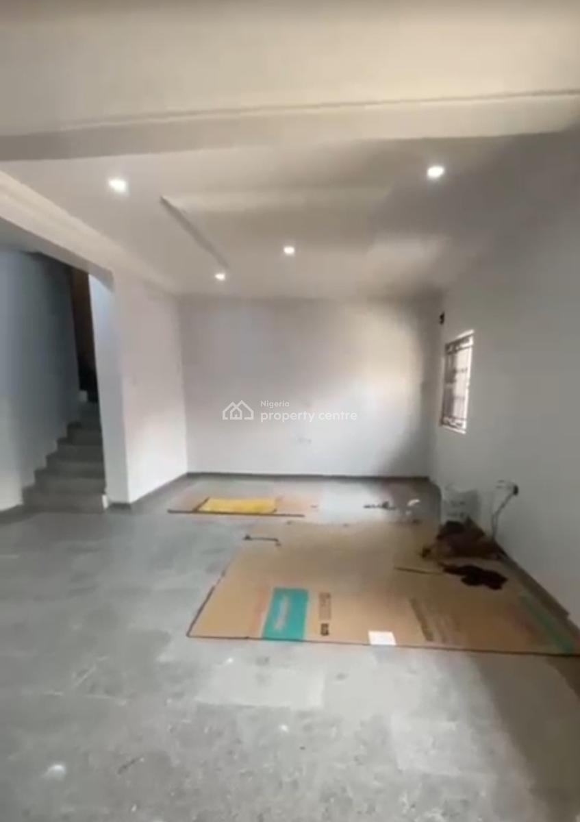 Self-serviced and Self-compound 4 Bedroom En-suite Renovated Semi-deta, Lekki Phase 1, Lekki, Lagos, Semi-detached Duplex for Rent