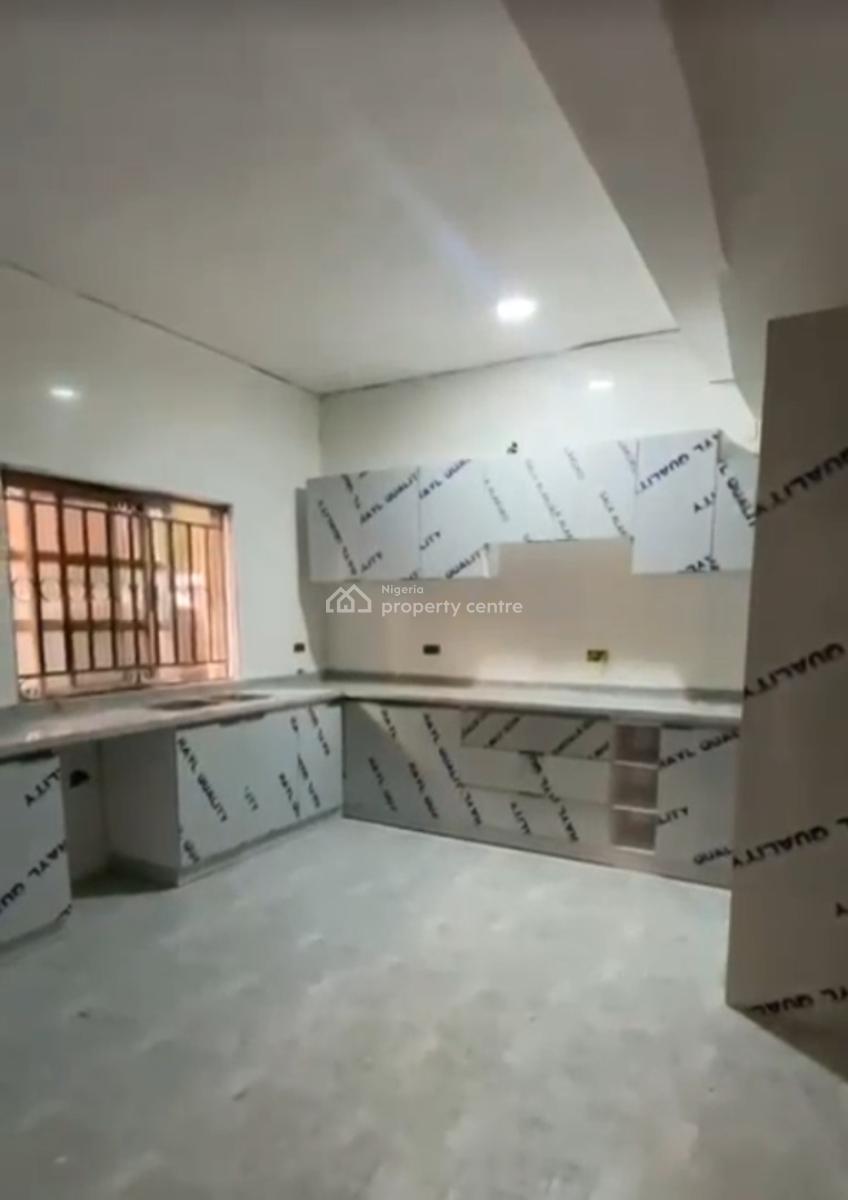 Self-serviced and Self-compound 4 Bedroom En-suite Renovated Semi-deta, Lekki Phase 1, Lekki, Lagos, Semi-detached Duplex for Rent