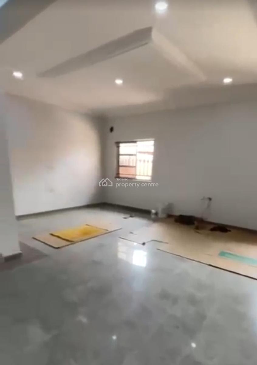 Self-serviced and Self-compound 4 Bedroom En-suite Renovated Semi-deta, Lekki Phase 1, Lekki, Lagos, Semi-detached Duplex for Rent