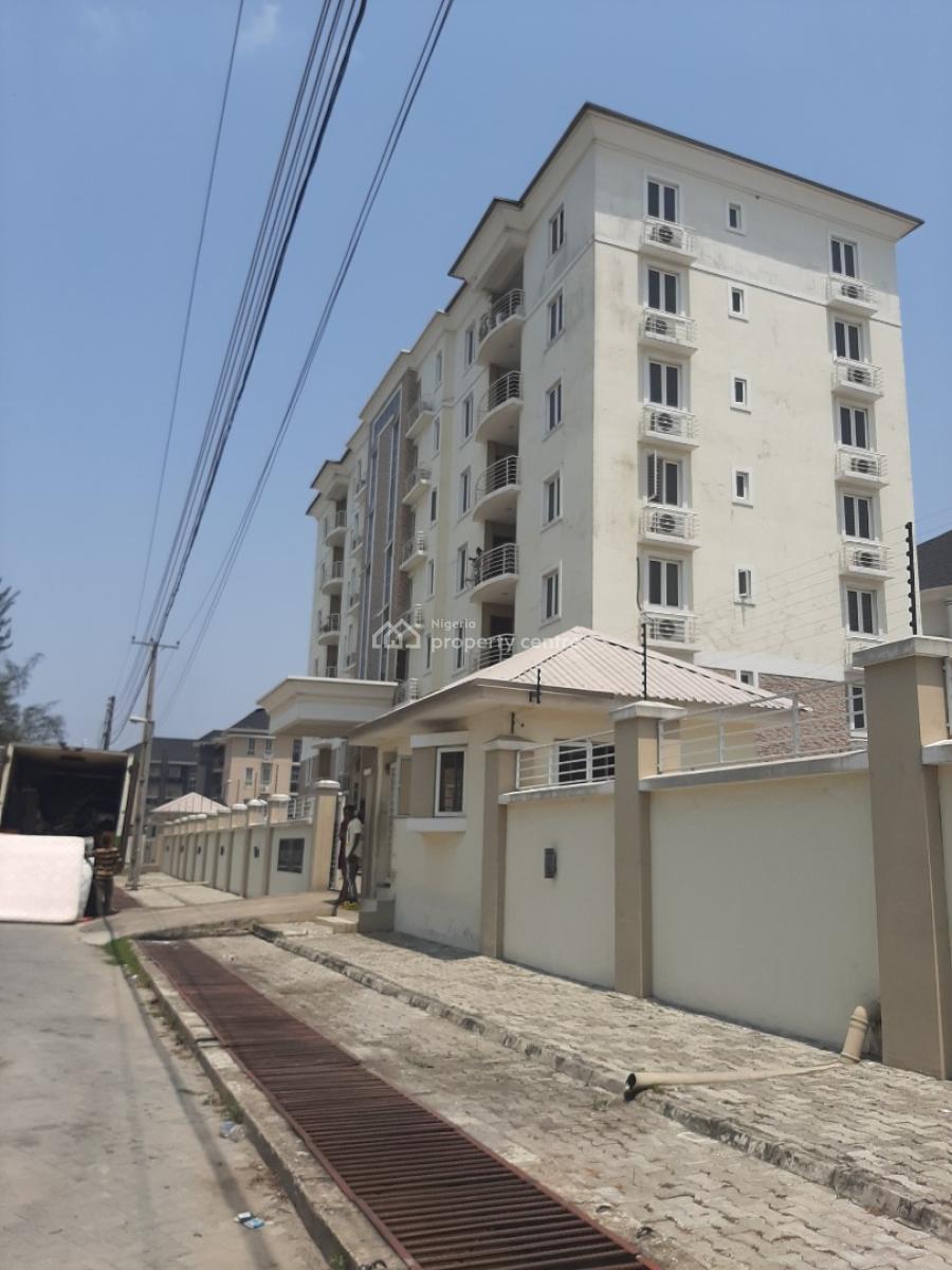 Serviced 3 Bedroom En-suite Flat, Lekki Phase 1, Lekki, Lagos, Flat / Apartment for Rent