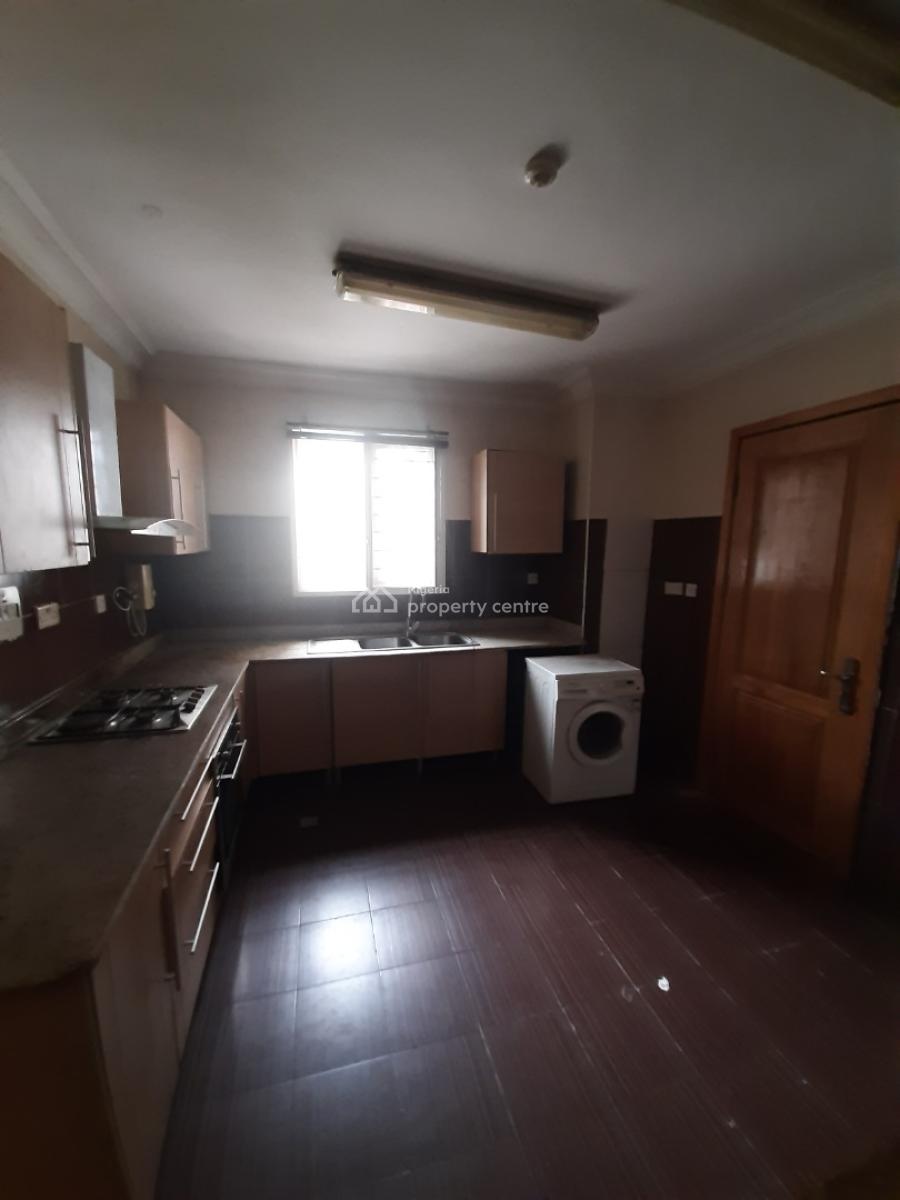 Serviced 3 Bedroom En-suite Flat, Lekki Phase 1, Lekki, Lagos, Flat / Apartment for Rent