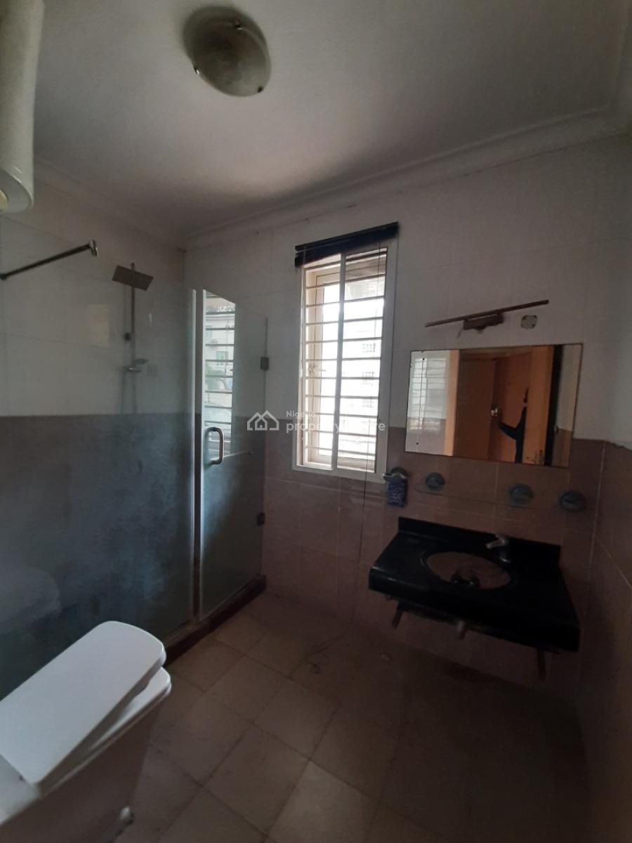 Serviced 3 Bedroom En-suite Flat, Lekki Phase 1, Lekki, Lagos, Flat / Apartment for Rent