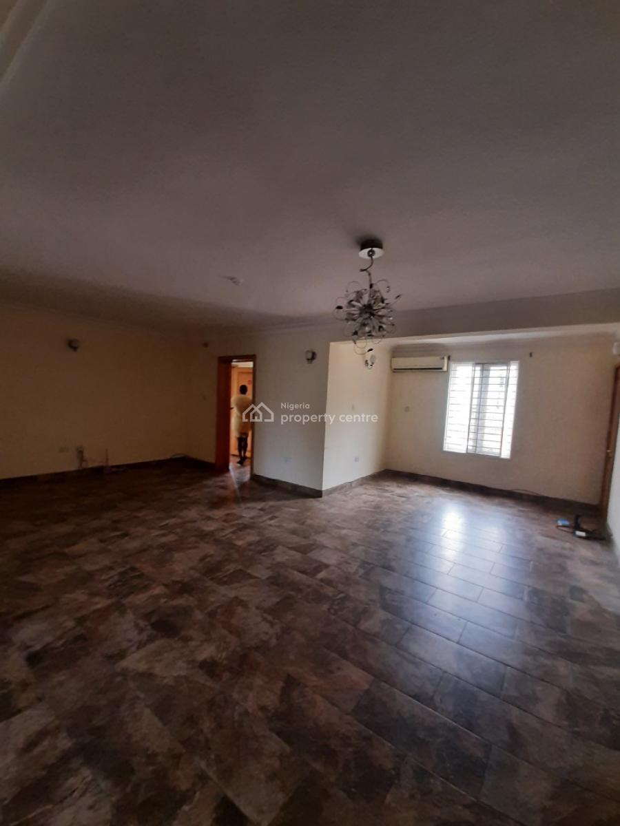 Serviced 3 Bedroom En-suite Flat, Lekki Phase 1, Lekki, Lagos, Flat / Apartment for Rent