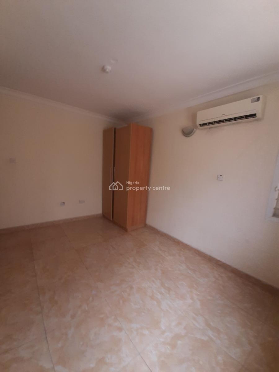 Serviced 3 Bedroom En-suite Flat, Lekki Phase 1, Lekki, Lagos, Flat / Apartment for Rent