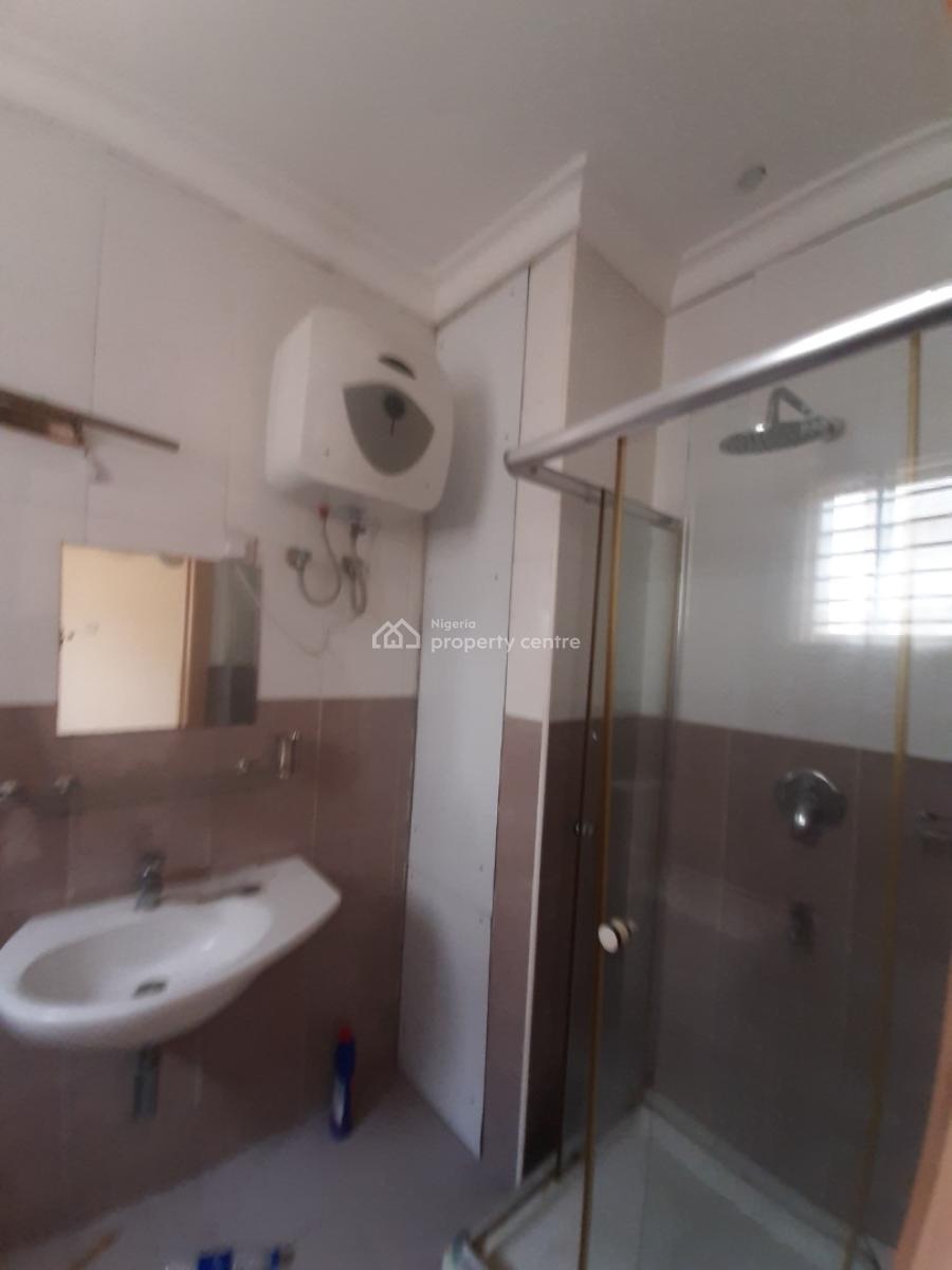 Serviced 3 Bedroom En-suite Flat, Lekki Phase 1, Lekki, Lagos, Flat / Apartment for Rent