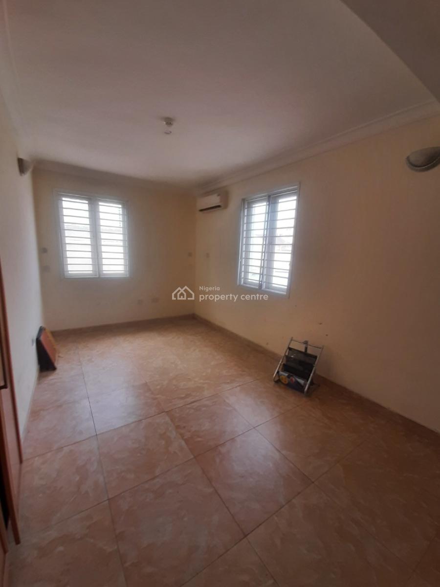 Serviced 3 Bedroom En-suite Flat, Lekki Phase 1, Lekki, Lagos, Flat / Apartment for Rent