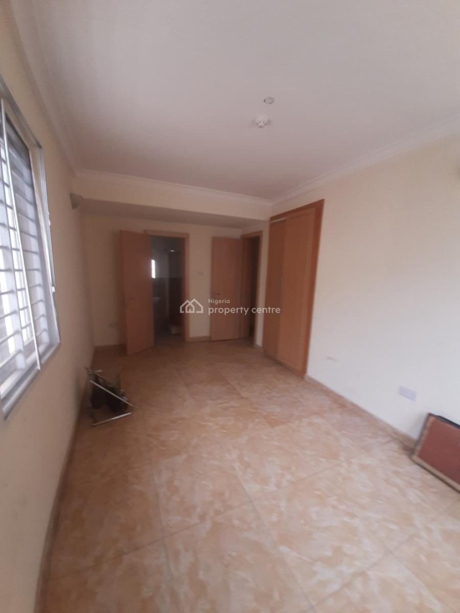 Serviced 3 Bedroom En-suite Flat, Lekki Phase 1, Lekki, Lagos, Flat / Apartment for Rent