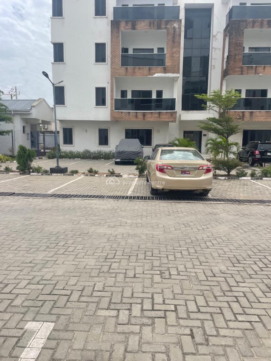 Luxury Spacious Room with Elevator Wardrobe Just After D Roundabout, Orchid, Lekki, Lagos, House for Rent
