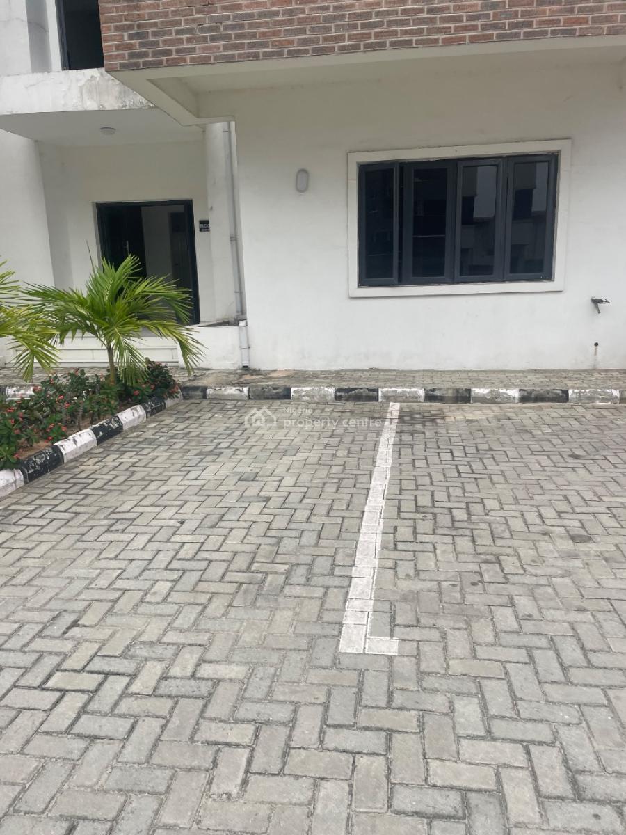 Luxury Spacious Room with Elevator Wardrobe Just After D Roundabout, Orchid, Lekki, Lagos, House for Rent