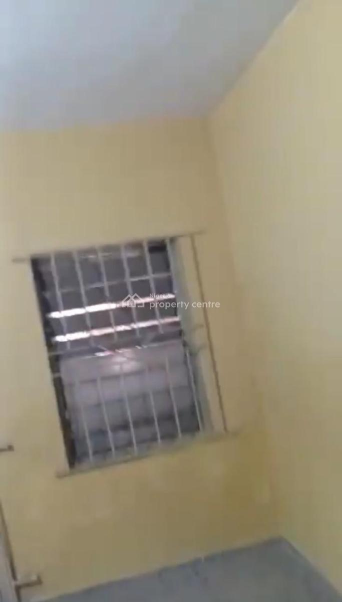 Lovely 3bedroom Flat, Off Nnobi Kilo, Surulere, Lagos, Flat / Apartment for Rent