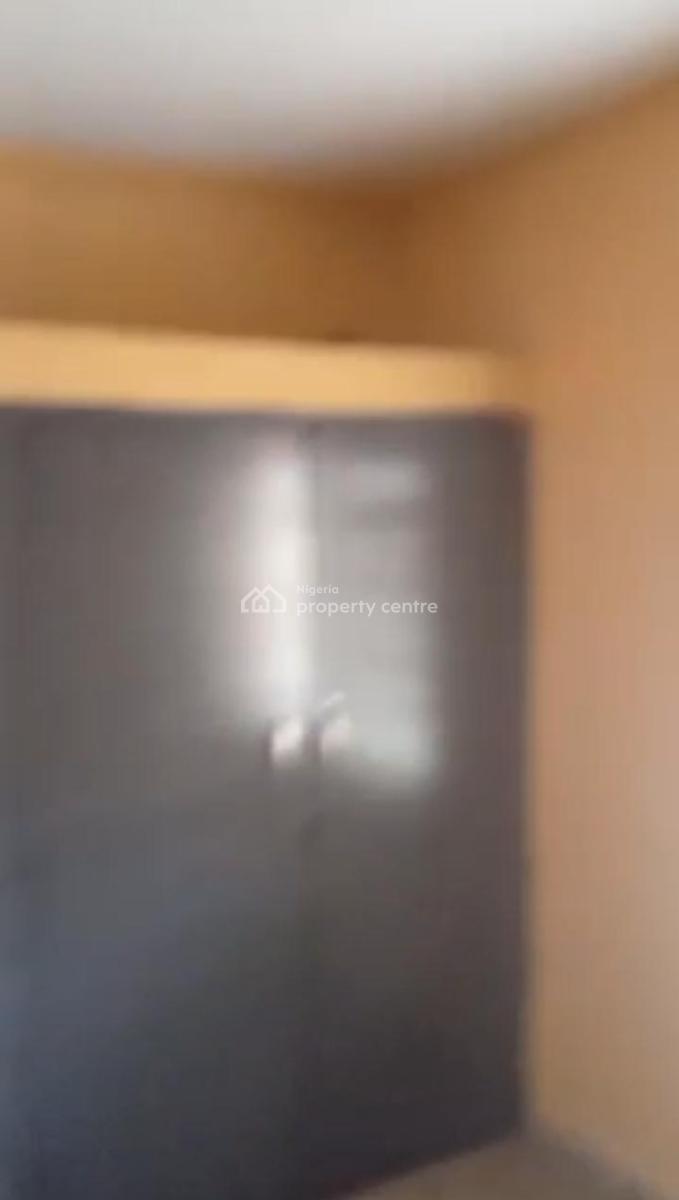 Lovely 3bedroom Flat, Off Nnobi Kilo, Surulere, Lagos, Flat / Apartment for Rent