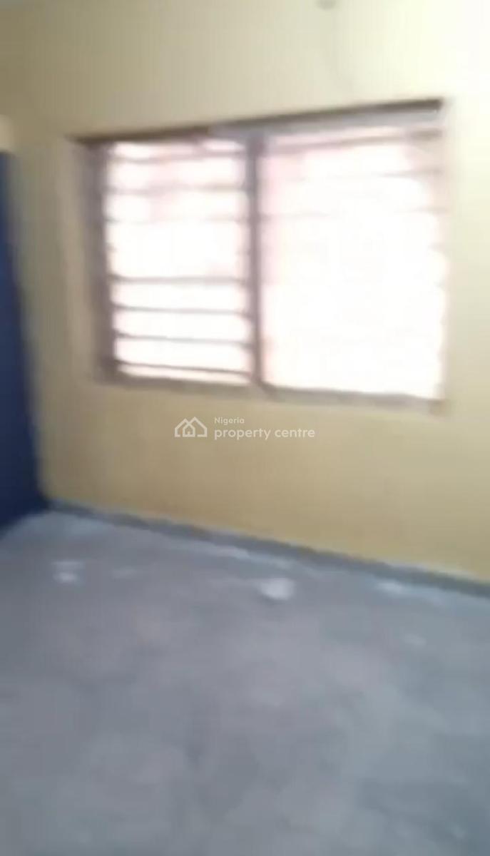 Lovely 3bedroom Flat, Off Nnobi Kilo, Surulere, Lagos, Flat / Apartment for Rent