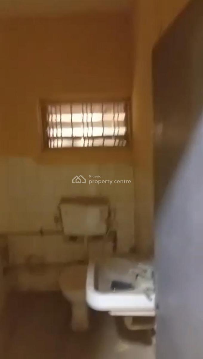 Lovely 3bedroom Flat, Off Nnobi Kilo, Surulere, Lagos, Flat / Apartment for Rent