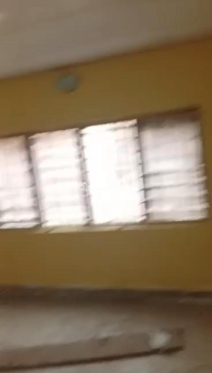 Lovely 3bedroom Flat, Off Nnobi Kilo, Surulere, Lagos, Flat / Apartment for Rent