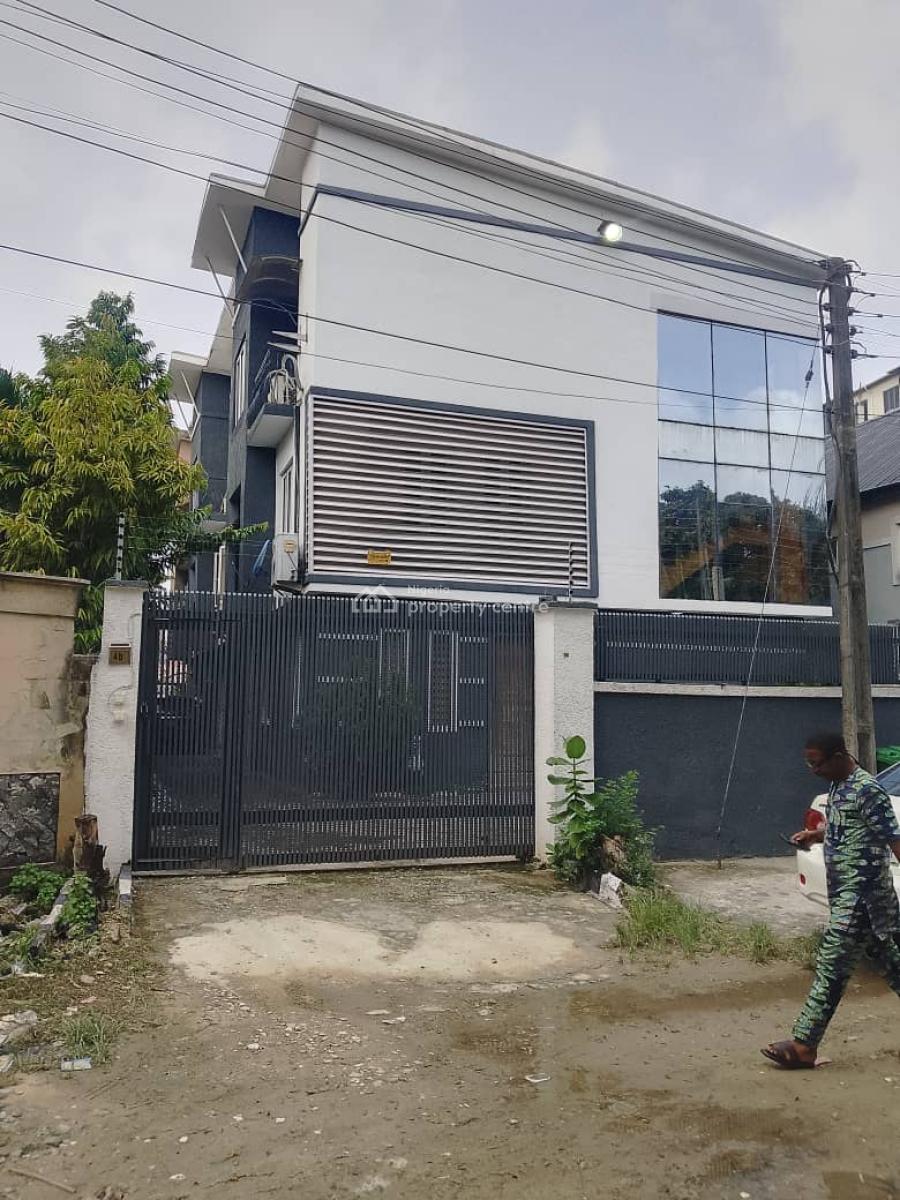 Well-maintained 4-bedroom Terrace House with 1-room Servants Quarters, Off Freedom Way, Lekki Phase 1, Lekki, Lagos, Terraced Duplex for Sale