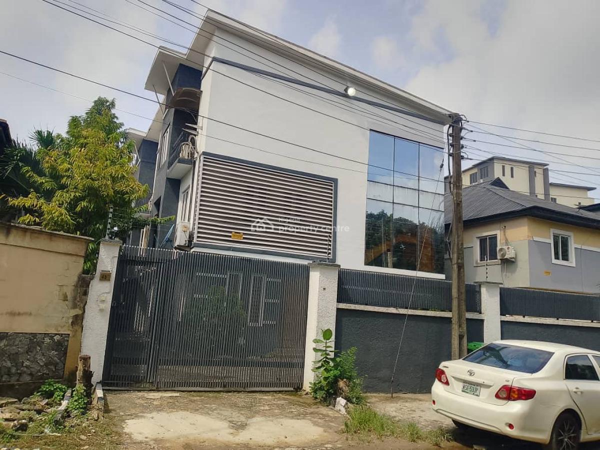 Well-maintained 4-bedroom Terrace House with 1-room Servants Quarters, Off Freedom Way, Lekki Phase 1, Lekki, Lagos, Terraced Duplex for Sale