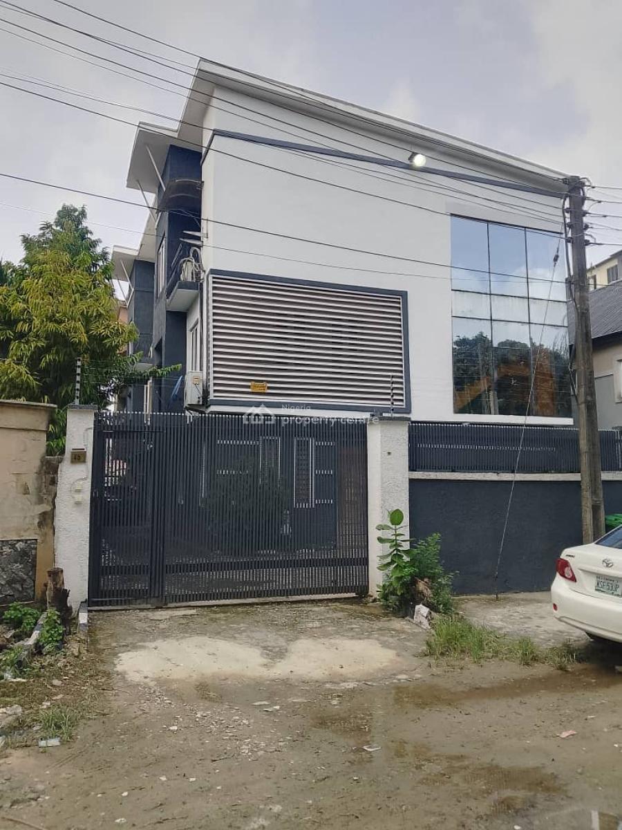 Well-maintained 4-bedroom Terrace House with 1-room Servants Quarters, Off Freedom Way, Lekki Phase 1, Lekki, Lagos, Terraced Duplex for Sale