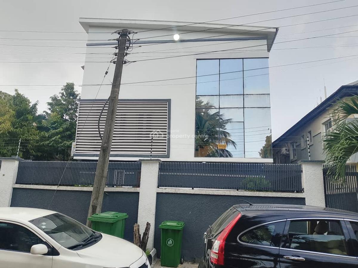 Well-maintained 4-bedroom Terrace House with 1-room Servants Quarters, Off Freedom Way, Lekki Phase 1, Lekki, Lagos, Terraced Duplex for Sale