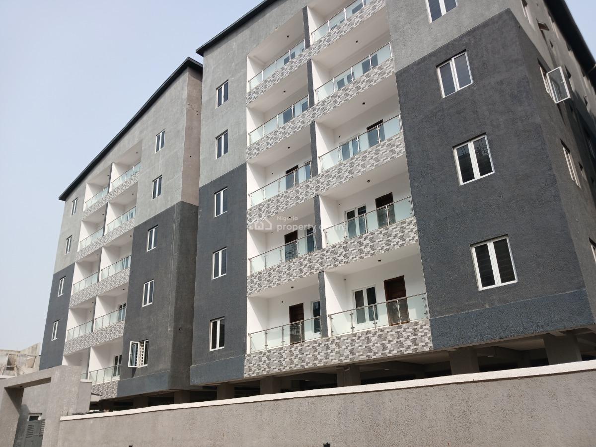 Serviced with 24/7 Power Supply 2 Bedroom En-suite Flat with an Enclos, Lekki Phase 1, Lekki, Lagos, Flat / Apartment for Rent