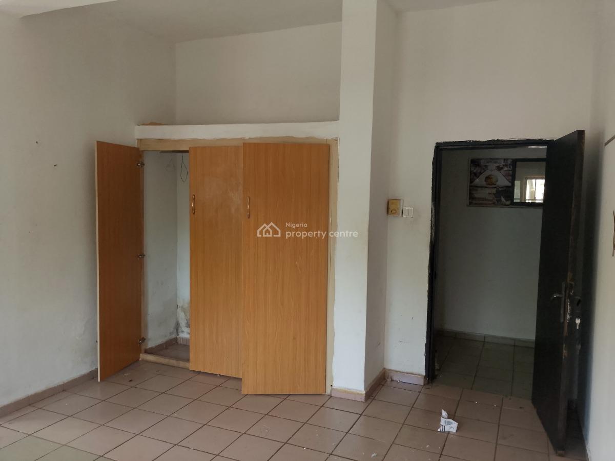 Massive 3-bedroom Flat Up for Grab on The First Floor, Plot 264/406 Augustus Aikohomu Street, Utako, Abuja, Flat / Apartment for Rent