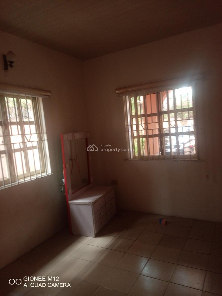 Well Maintained 1 Bedroom Apartment, Off Adewunmi Adebimpe Drive, Lekki Phase1., Lekki, Lagos, Mini Flat (room and Parlour) for Rent