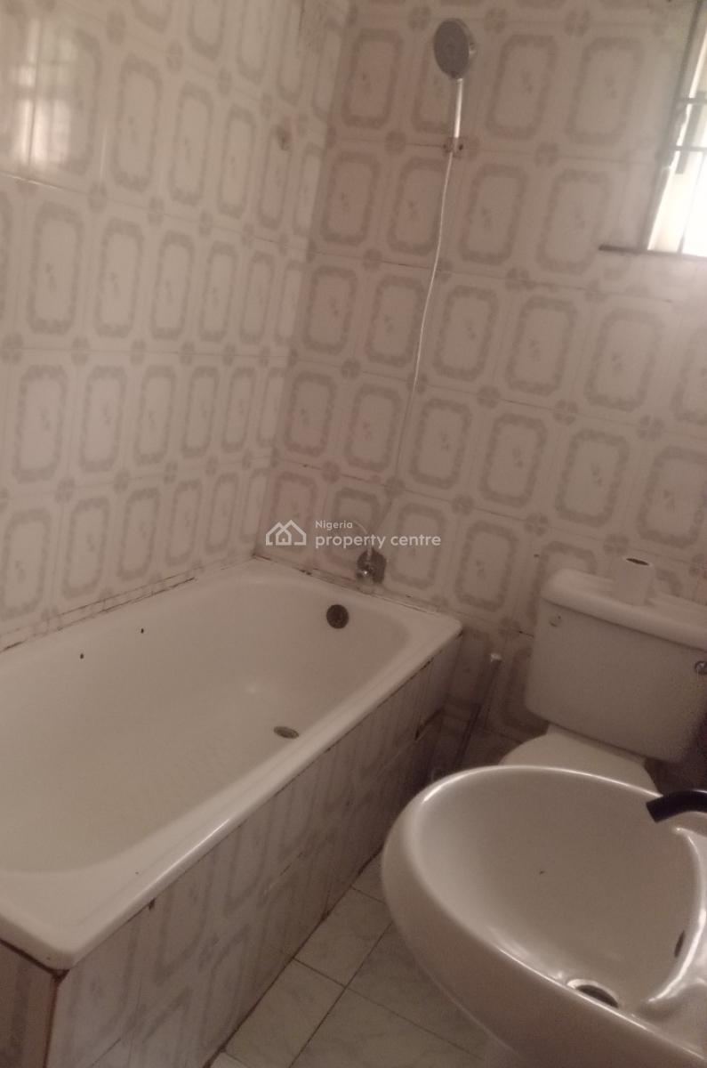Well Maintained 1 Bedroom Apartment, Off Adewunmi Adebimpe Drive, Lekki Phase1., Lekki, Lagos, Mini Flat (room and Parlour) for Rent