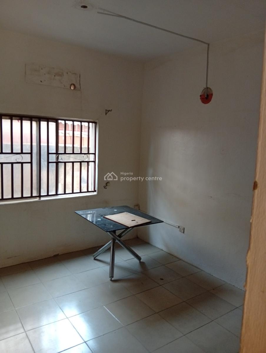 Clean & Decent 2 Bedrooms Apartment, Olowora, Magodo, Lagos, Flat / Apartment for Rent