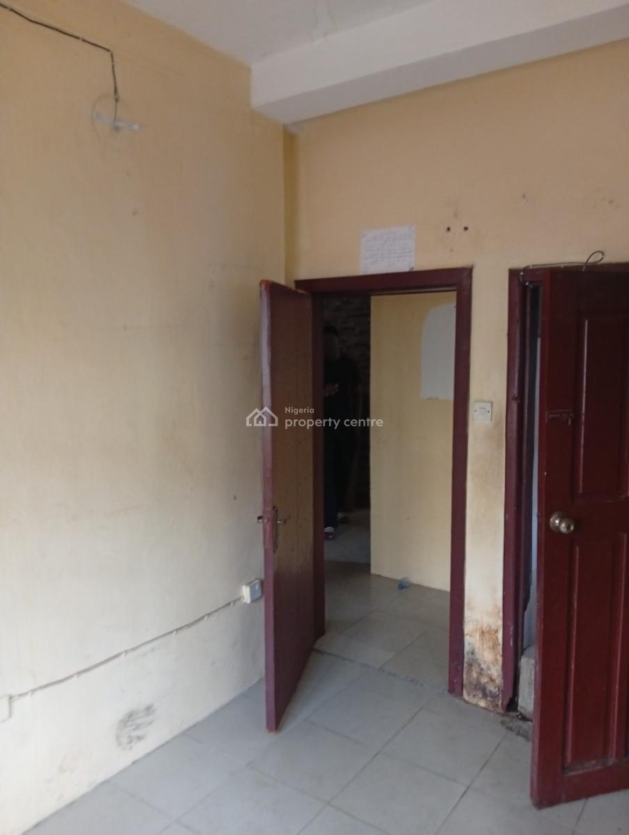 Clean & Decent 2 Bedrooms Apartment, Olowora, Magodo, Lagos, Flat / Apartment for Rent
